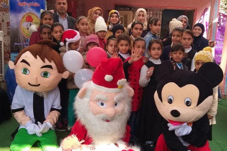 حملة توزيع الحقيبة المدرسية والملابس على الطلبة من كلا الجنسين في العراق